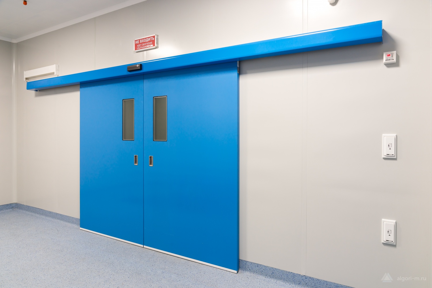 Двери медицинские екатеринбург. Слайдерные двери для чистых помещений. Автоматические двери для чистых помещений. Двери для чистых помещений HPL Medical Group. Медицинские двери для чистых помещений.